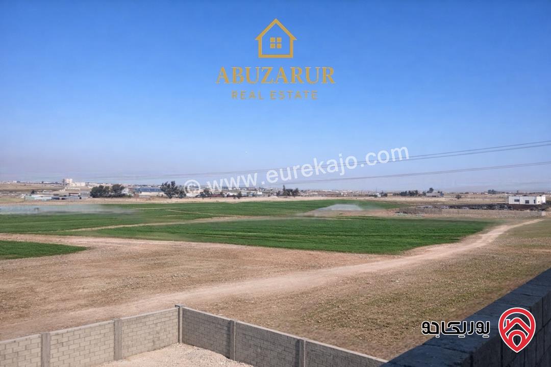 شاليه عظم مساحة 300م على أرض 734م للبيع في عمان - الجيزة طريق المطار 