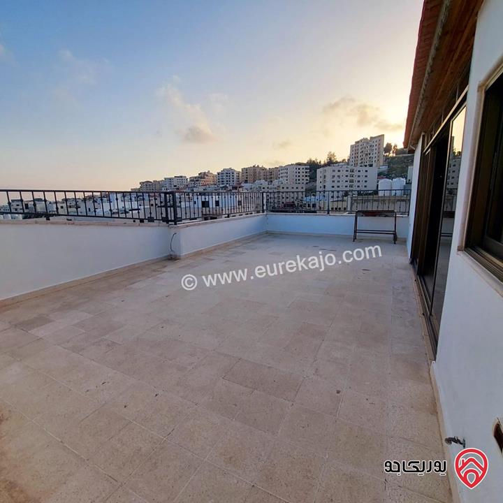 شقة طابق ثالث مع روف مساحة 200م للبيع في عمان - خلدا