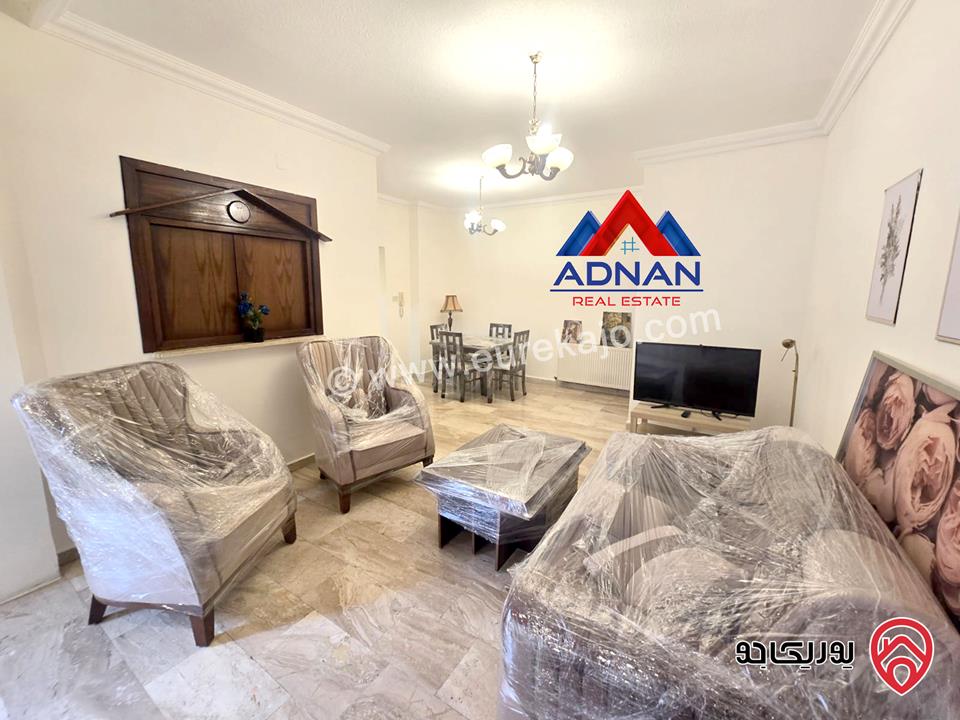 شقة ارضية مفروشة مساحة 80م داخلي وترس 120م و كراج و مدخل خاص للايجار في عمان - دير غبار