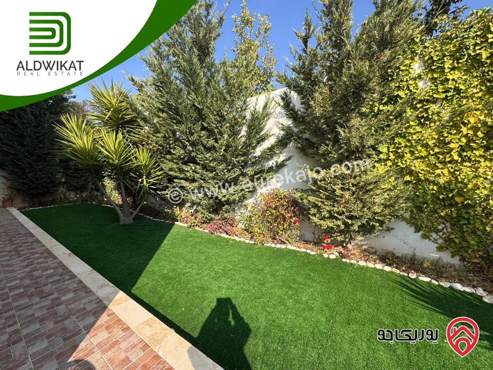 فيلا مساحة الارض 1600م ومساحة البناء 1100م مساحة الحديقة 400م للبيع في السلط - منطقة السرو 