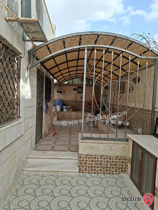 فيلا مساحة 218م على أرض 406م للبيع في الزرقاء - مدينة الشرق