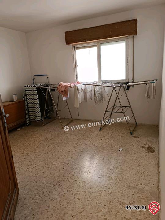 (التواصل فقط عن طريق الواتساب) منزل مع حديقة مساحة 220م على أرض 685م للبيع في اربد - الحي الشرقي