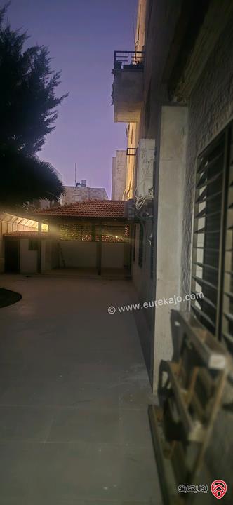 شقة ارضية مساحة 248م مع توسعة 10م مقززة حديقة وتراسات 350م للبيع في عمان - ام اذينة