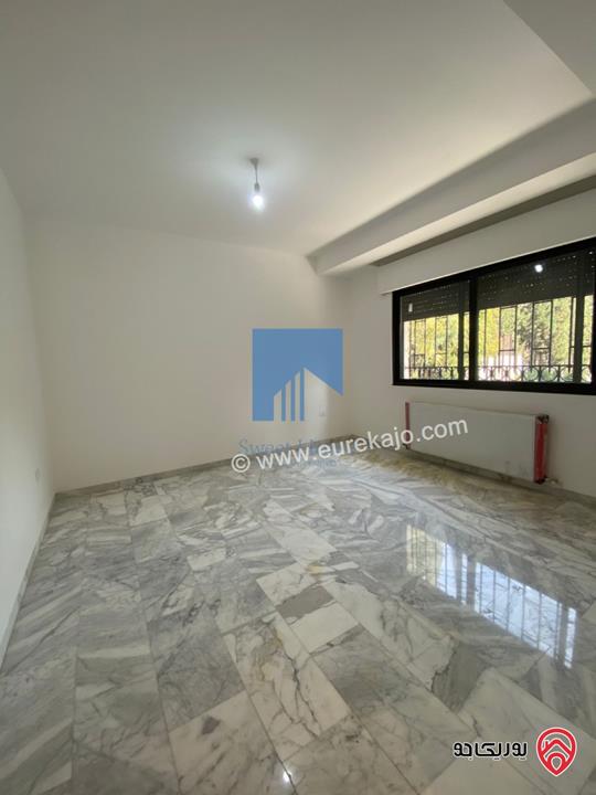 فيلا مستقلة فاخرة مساحة 700م على ارض 1 دونم و 350م للبيع في عمان - أم السماق الشمالي قرب التلاوي وخلف السنترو 