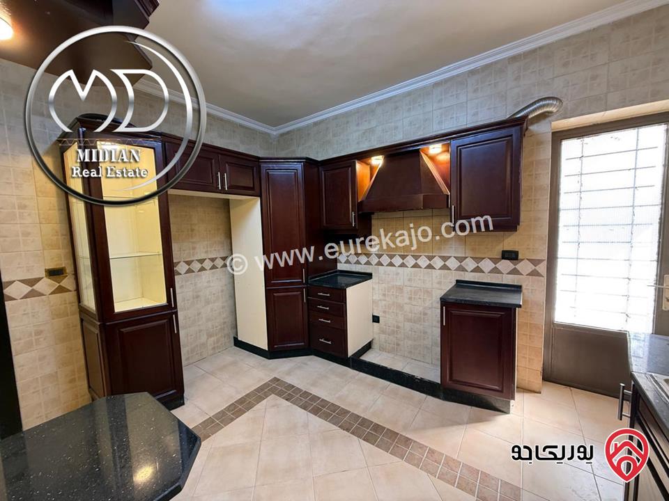 شقة ارضية للبيع في عمان - دير غبار مساحة 200م مع ترس 80م تشطيبات و ديكورات سوبر ديلوكس