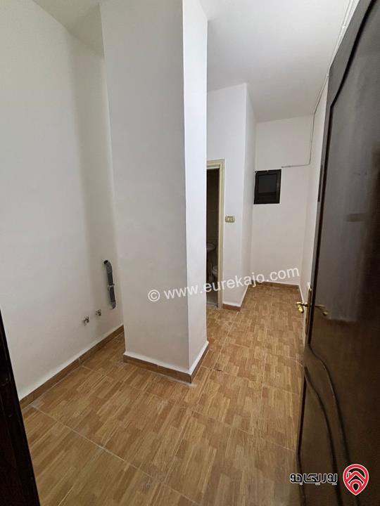 شقة سكنية طابق اول مساحة 242م للبيع في عمان - أم أذينة