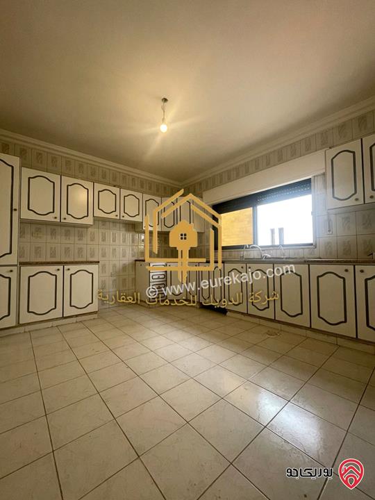 شقة فارغة مساحة 200م طابق أول للإيجار في عمان - خلدا 