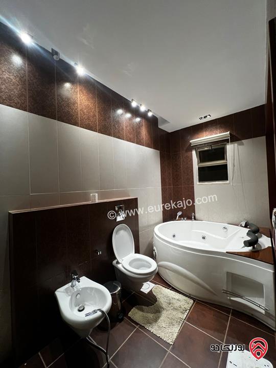 شقة ارضية مفروشة مساحة 250م داخلي وخارجي 90م للإيجار السنوي في عمان - دير غبار 