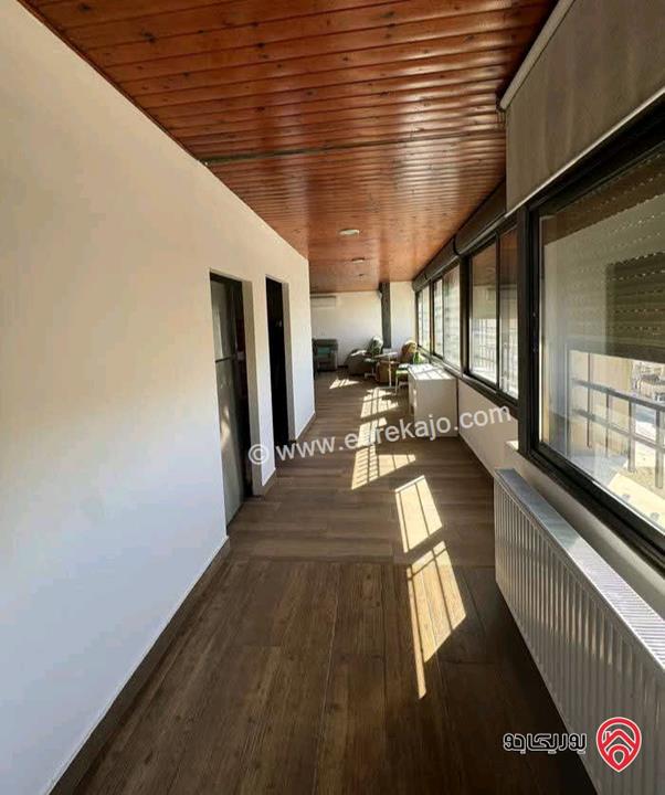 شقة فارغة طابق ثالث مع روف مساحة 260م للايجار في عمان - الرابية  