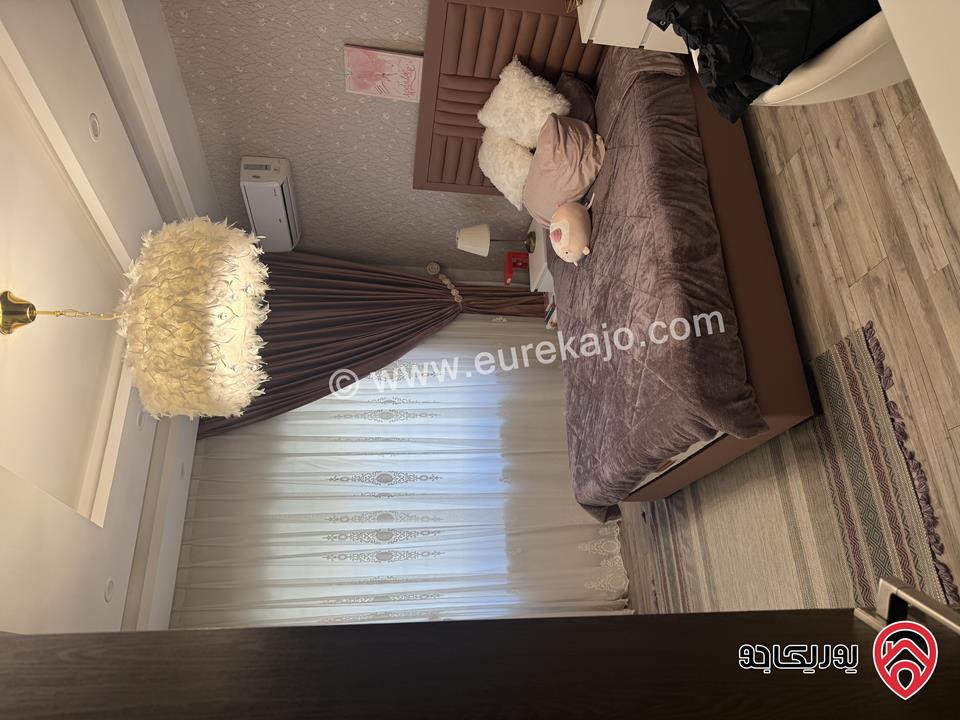 شقة ديلوكس أرضية مساحة 210م داخلي و 120م خارجي للبيع مفروشة في عمان - تلاع العلي