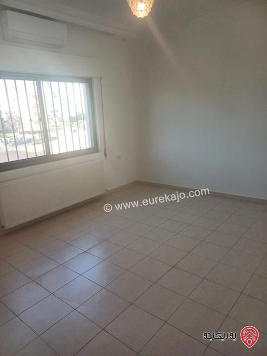 شقة طابق ثالث مساحة 185م مع روف 75م للايجار في عمان - خلدا