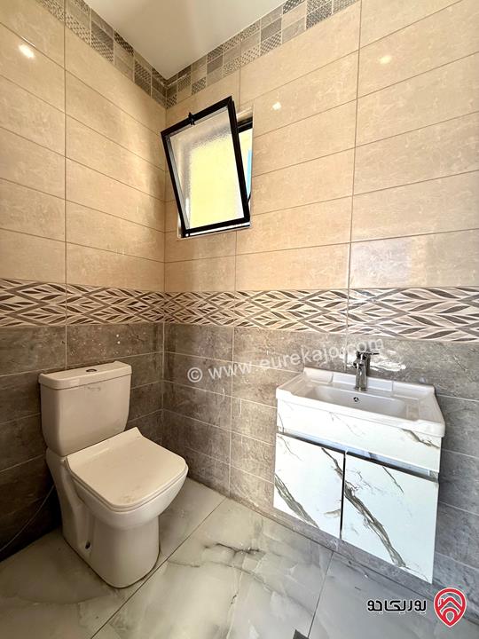 شقة مميزة طابق اخير مع روف مساحة 166م للبيع في عمان - منطقة عدن