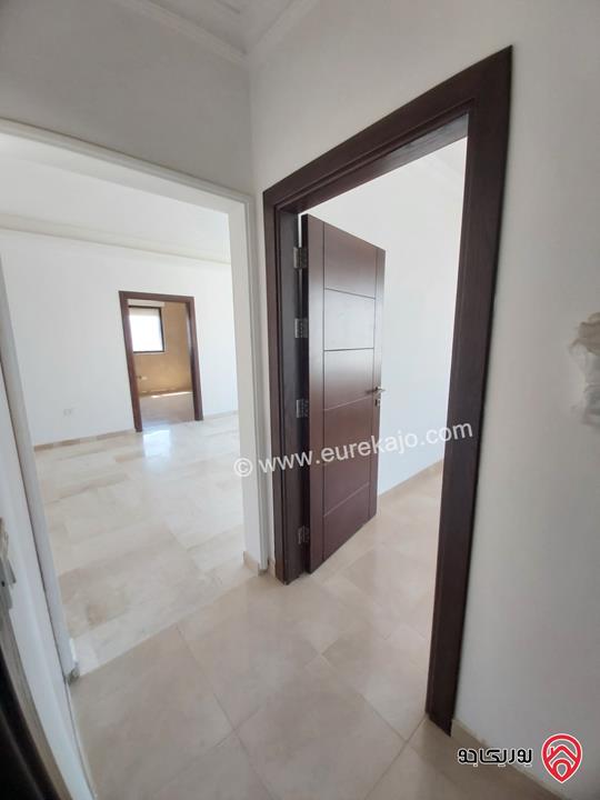 شقة مساحة 98م طابق ثالث للبيع في عمان - الشميساني