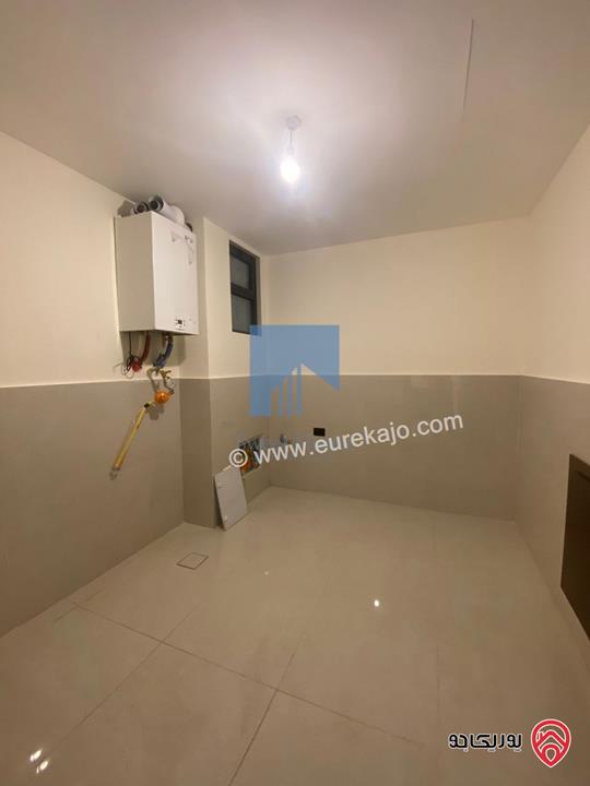 شقة شبه ارضية مساحة 175م مع ترسات 120م للبيع في عمان - الرابية