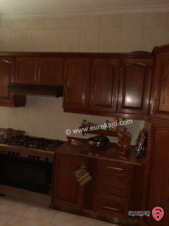 شقة مساحة 149م العمارة تقع على شارعين الشقة من الشارع الاول تسوية ثاني، ومن الشارع الخلفي طابق اول للبيع في عمان - طبربور – حي الخزنة 