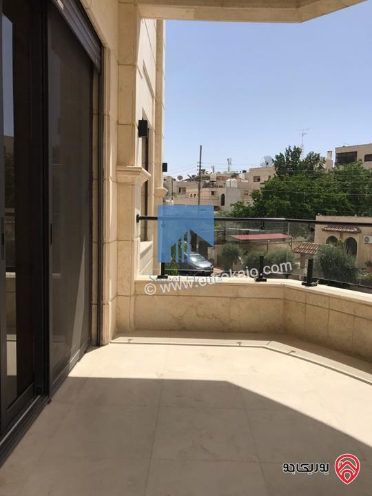 شقة طابقية فاخرة طابق اول مساحة 235م للبيع في عمان - الجندويل تشطيب سوبر ديلوكس لم تسكن