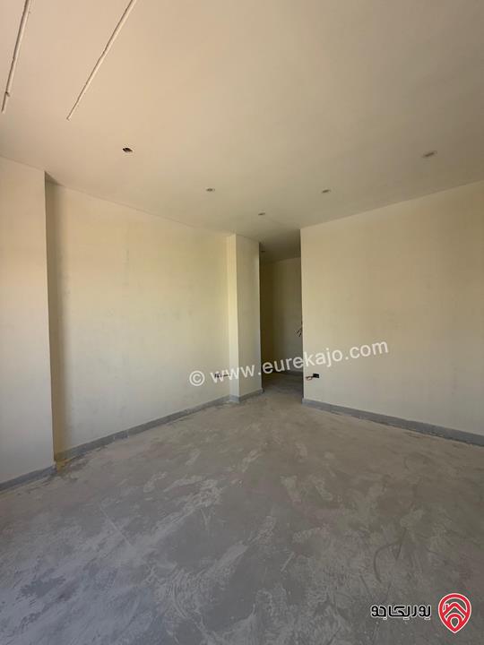 شقة طابق ثالث مع رووف مساحة 170م وترس 80م سوبر ديلوكس للبيع في عمان -  الجبيهة 