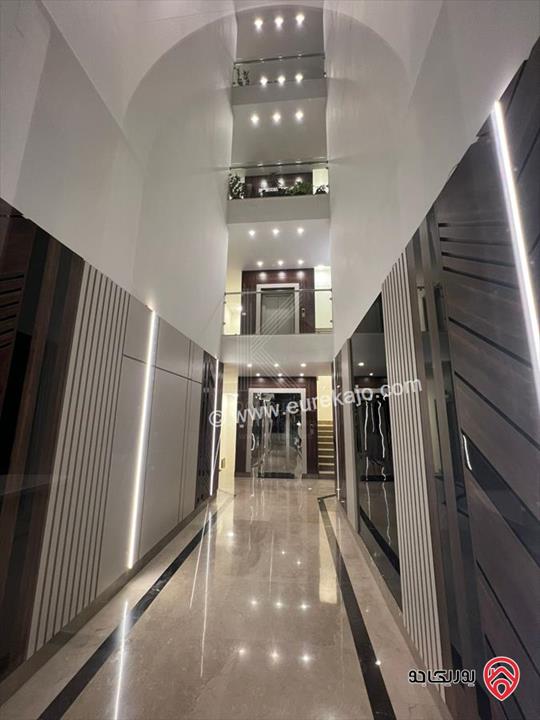 شقة فاخرة حديثة البناء مساحة 146م أرضية للبيع في عمان - البنيات