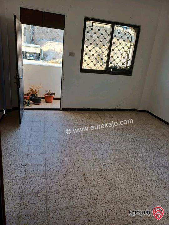 شقة مساحة 111م للايجار في الزرقاء الجديدة طريق بانوراما الجبل لعرسان أو عيلة صغيرة