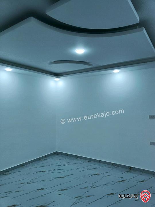 شقة طابق ثالث دوبلكس فخمة مساحة 200م لم تسكن للبيع في الزرقاء الجديدة