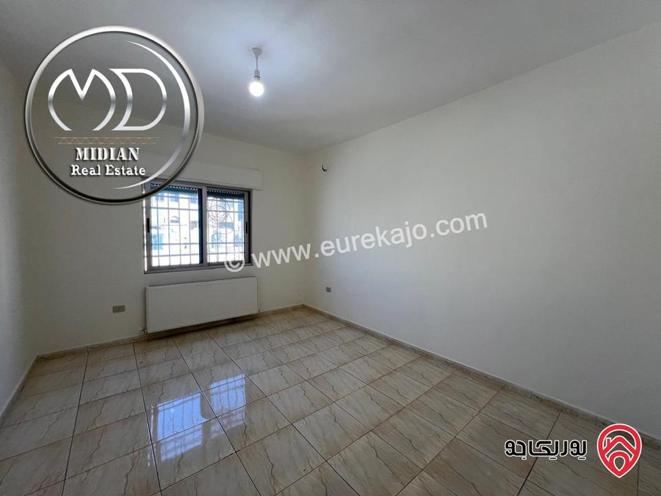 شقة مميزة للبيع طابق أخير مع روف في عمان - خلدا مساحة 340م مع تراسات تشطيبات و ديكورات فاخرة اطلالة رائعة بسعر مغري جداً