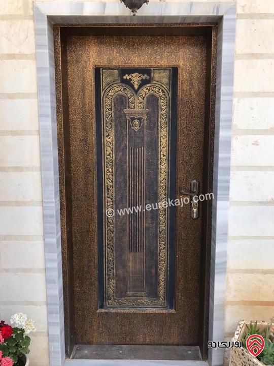 شقة ارضية مع حديقة مساحة 215م للبيع في عمان - الجبيهة