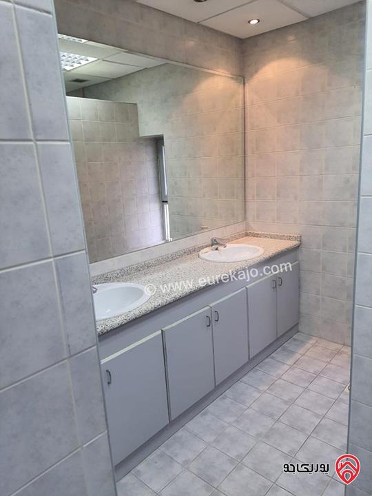 مبنى مكاتب طابقية حديثة مساحة كل طابق 420م للإيجار في موقع استراتيجي في عمان - الشميساني 