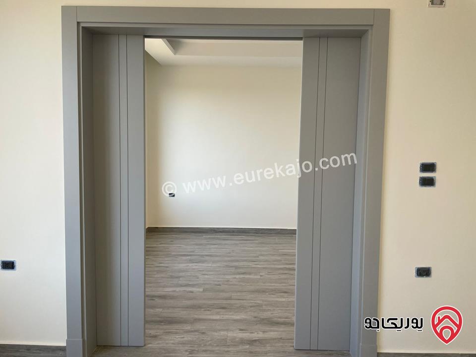 شقة للبيع في عمان - دير غبار طابق اخير مع روف مساحة البناء 180م ومساحة الترس 80م