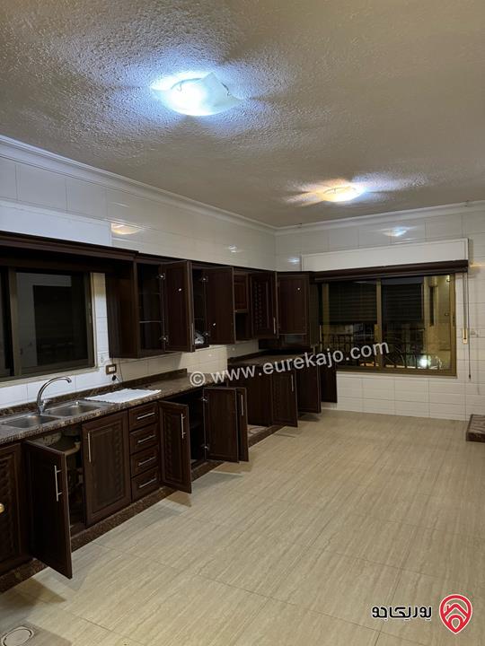 شقة ارضية مساحة 189م داخلي و 100م خارجي للإيجار في عمان - مرج الحمام 