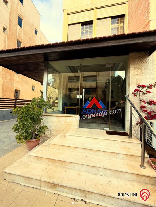 شقة ارضية مفروشة مساحة 200م داخلي و 300م خارجي للايجار في عمان - عبدون