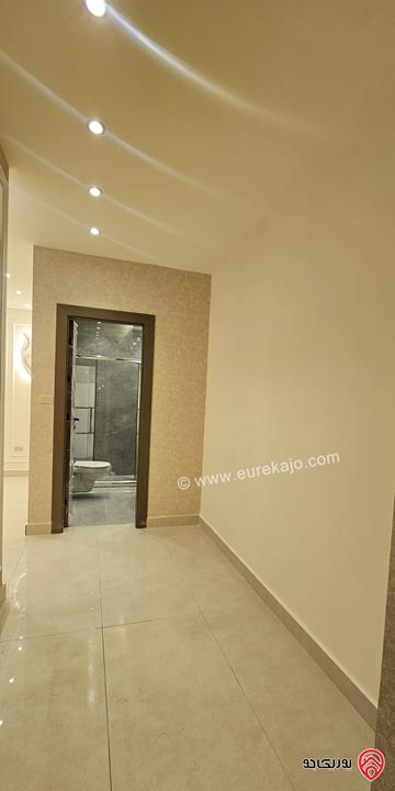 شقة ارضية مساحة 200م داخلي و 40م خارجي للبيع في عمان - الجبيهة