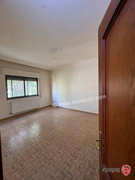 شقة فارغة طابق ثاني مساحة 220م للايجار في عمان - خلدا