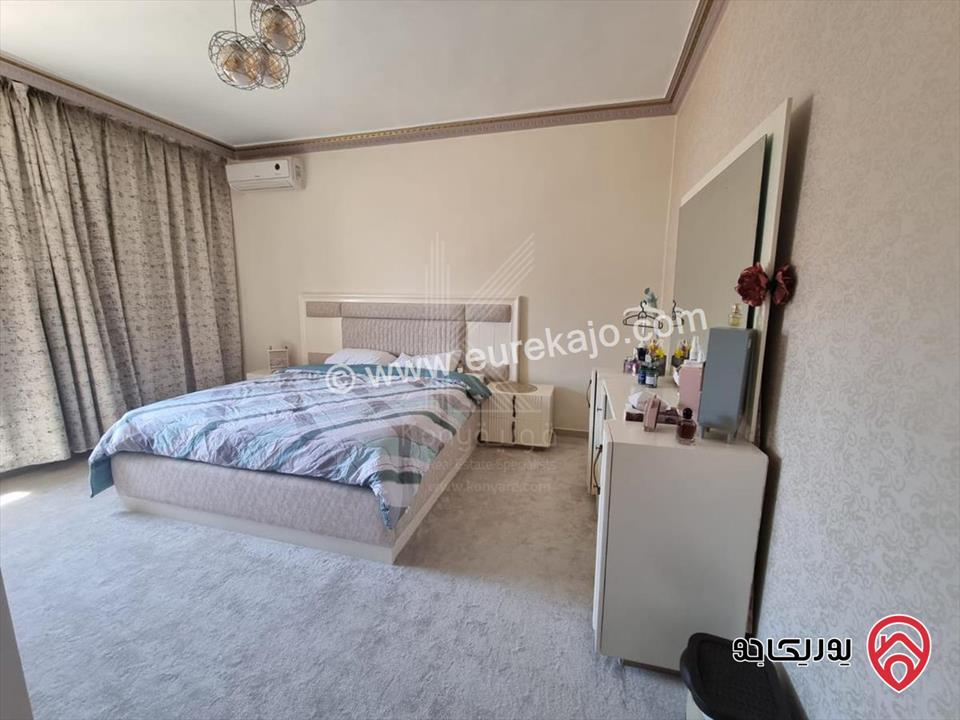 شقة مميزة مساحة 198م طابق ثالث للبيع في عمان - الجبيهة