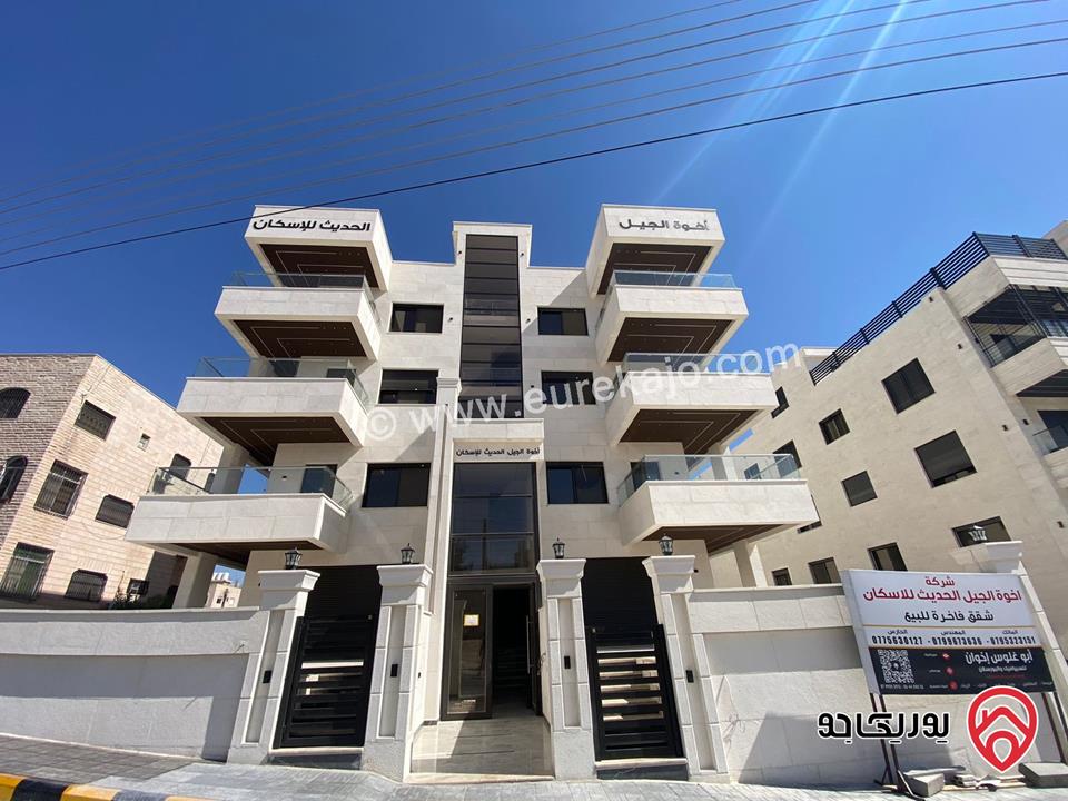 شقة تشطيب سوبر ديلوكس طابق أرضي مساحة 205م داخلي و 65م خارجي مع كراج ومدخل خاص للبيع في عمان - البنيات