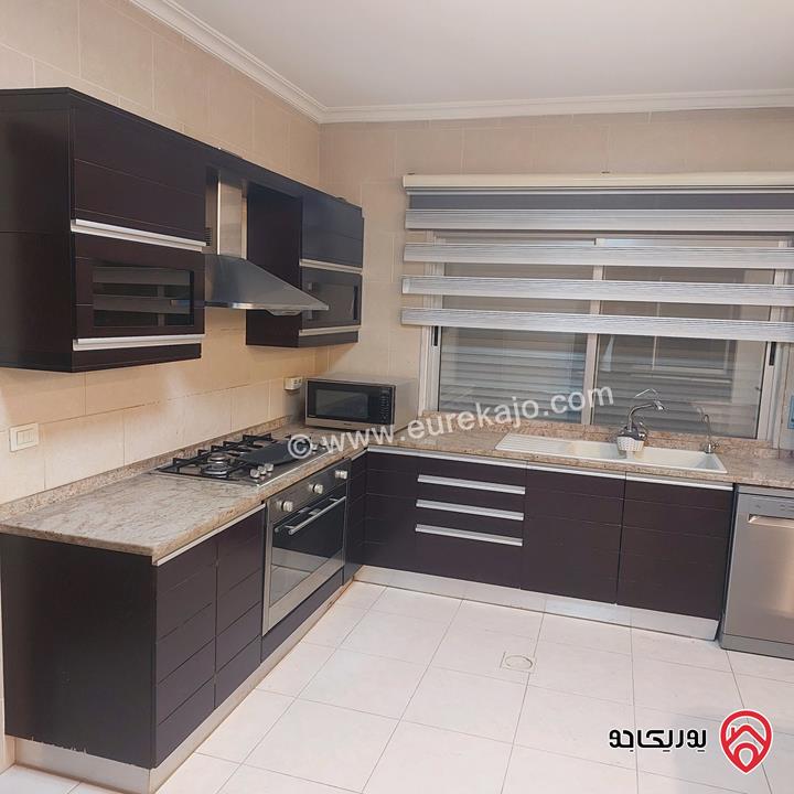 شقة طابق ثالث مساحة 200م للبيع في عمان - ضاحية النخيل قرب طريق المطار