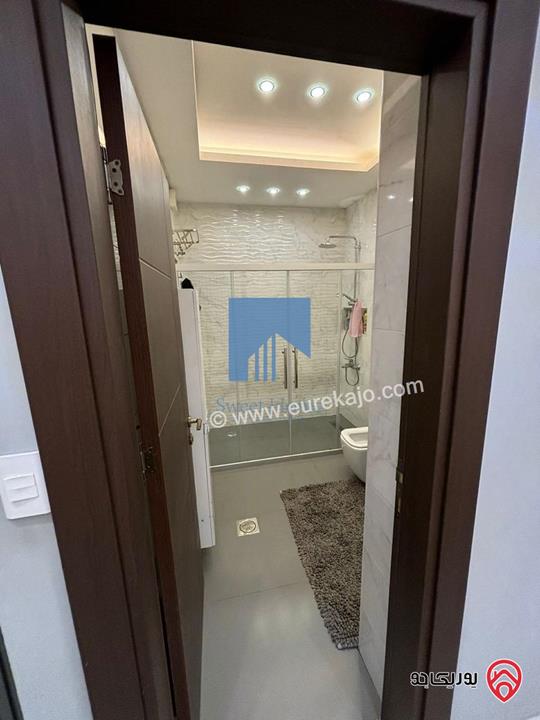 شقة فاخرة طابق اول 250م تشطيب سوبر ديلوكس للبيع في عمان - أم السماق 