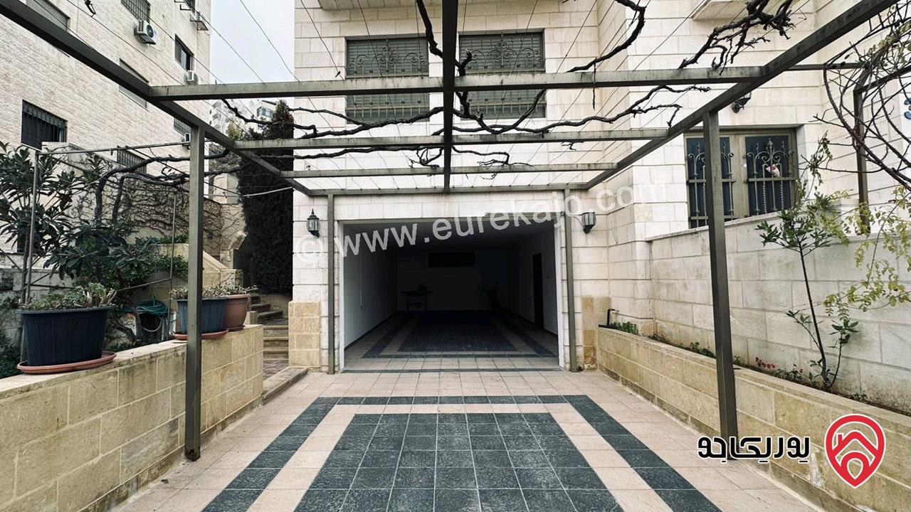 فيلا فاخرة مساحة البناء 886م على ارض 843م للبيع في عمان - اجمل مناطق الجبيهة