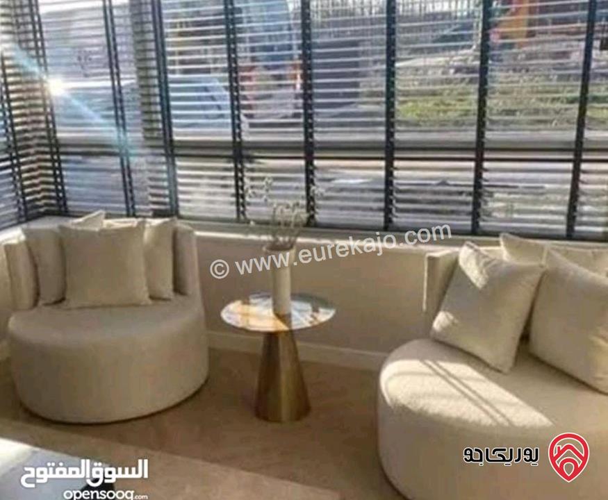 شقة دوبلكس طابق ثالث فخمة اطلالة رائعة قرب الخدمات مساحة 200م للبيع مع الاثاث في اربد حديقة طارق 