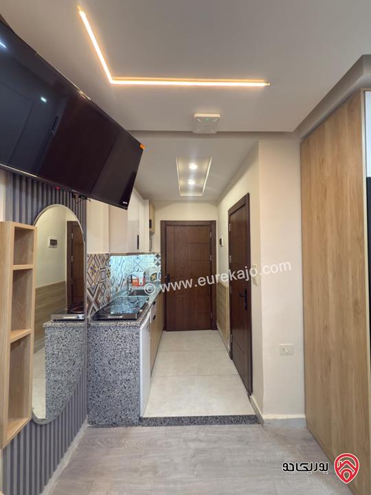 شقة استثمارية 126م فيها 4 استديوهات بحمام و مطبخ لكل استديو للبيع في عمان - الجبيهة جانب الجامعة الاردنية  