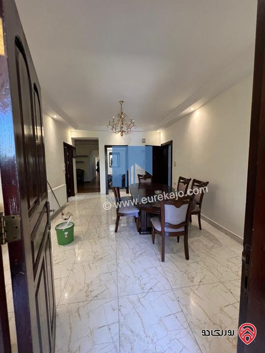 شقة أرضية مفروشة 200م مع حديقة وترسات 150م للبيع في جبل عمان 