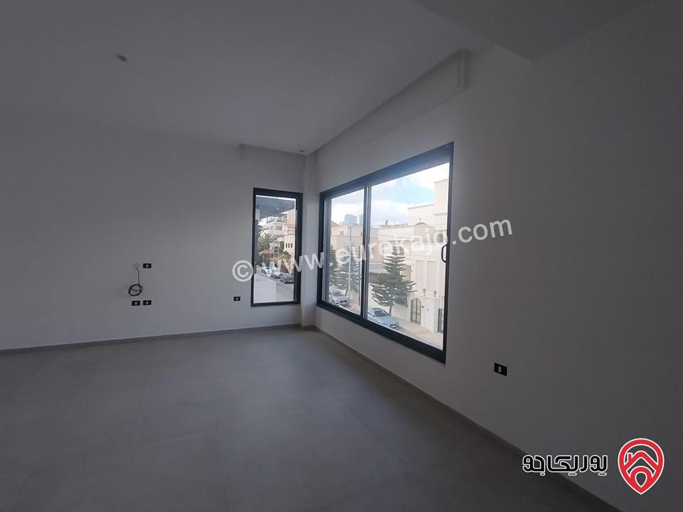 فلل متلاصقة مساحة الارض 250م مساحة البناء 500م للبيع في عمان - عبدون 