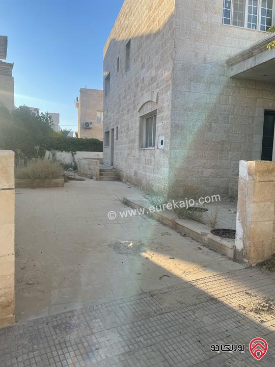 فيلا دوبلكس متلاصقة طابقين مساحة 211م على أرض 275م للبيع في الزرقاء - مدينة الشرق
