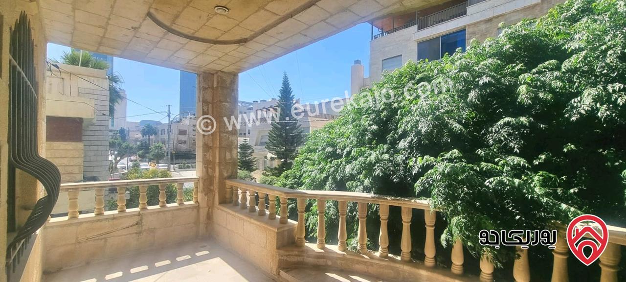 شقة طابقية فاخرة مساحة 309م طابق أول للبيع في عمان - أم أذينة شارع جيبوتي بسعر مغري جدا 