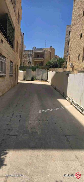 عمارة على ارض 820م للبيع في عمان - أم أذينة