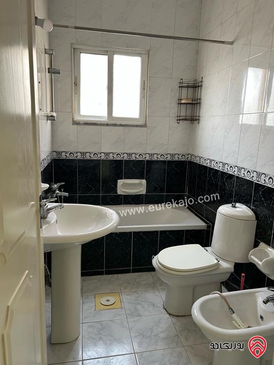 شقة طابق ثالث مساحة 163م للبيع مفروشة في عمان - الشميساني 