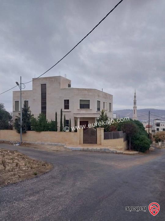 بيت مستقل مساحة 460م على ارض 606م  للبيع في الزرقاء - رجم الشوف 