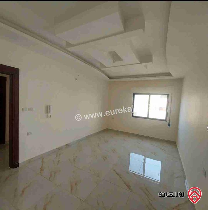 شقة طابقية سوبر ديلوكس طابق ثالث مساحة 160م الواجهة الرئيسية جنوبية شرقية العمارة 7 شقق فقط وعلى شارعين كامل الخدمات للبيع في جبل المنارة شارع الوسيلة 