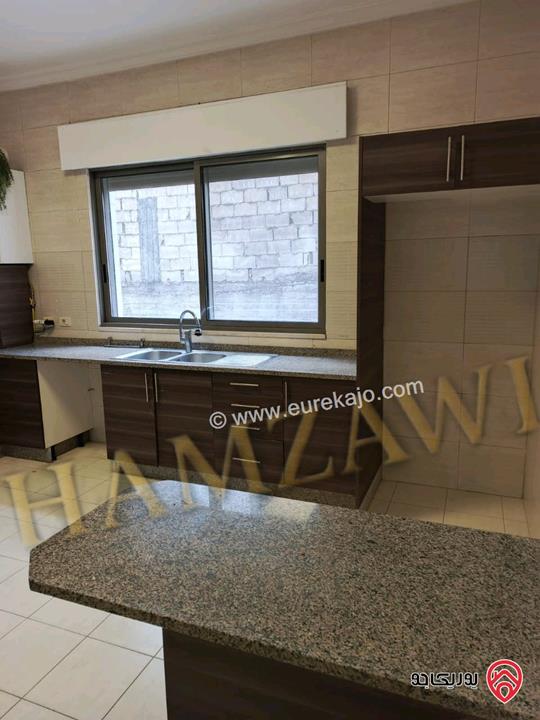 شقة مميزة شبه ارضية مساحة 200م داخلي و 120م خارجي للايجار في عمان - حي الصحابة 