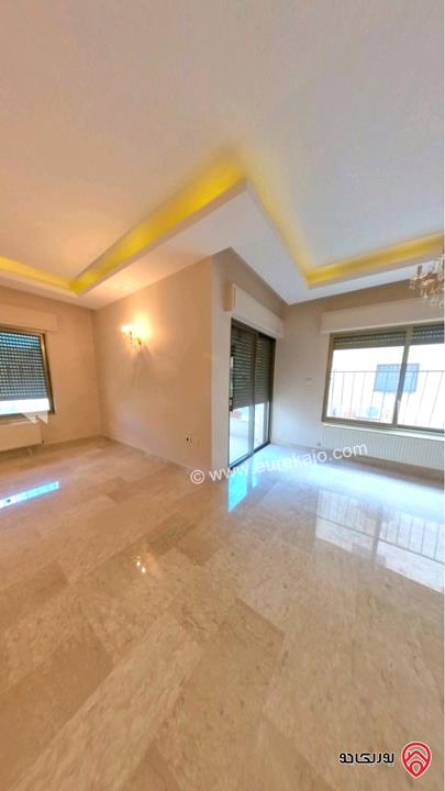 شقة طابق أول مساحة 194م للبيع في عمان - ام أذينة قرب شارع مكة 