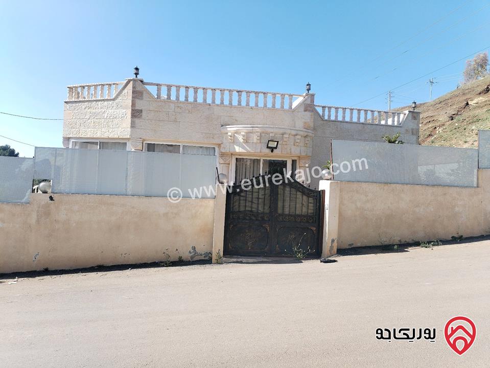 منزلين للبيع بجانب بعض على قطعة ارض واحدة مساحة 1 دونم و 361م في اربد